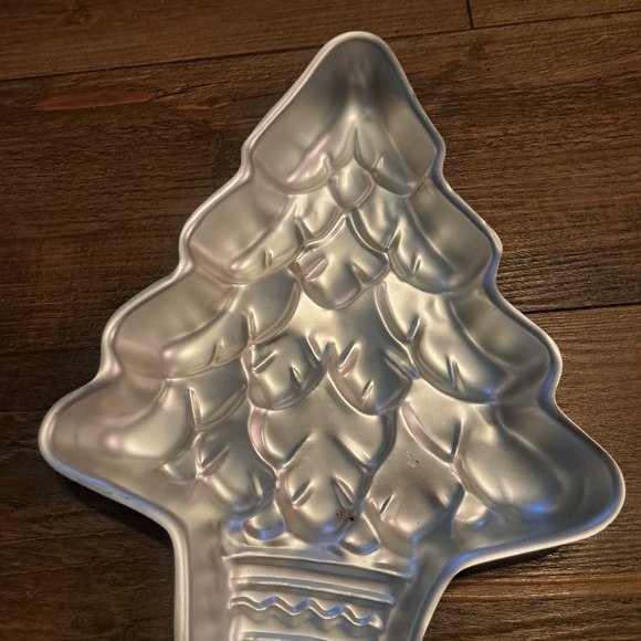 VINTAGE 1972 WILTON ALUMINUM CHRISTMAS TREE CAKE PAN MOLD 502-1107 Holiday - Picture 1 of 4